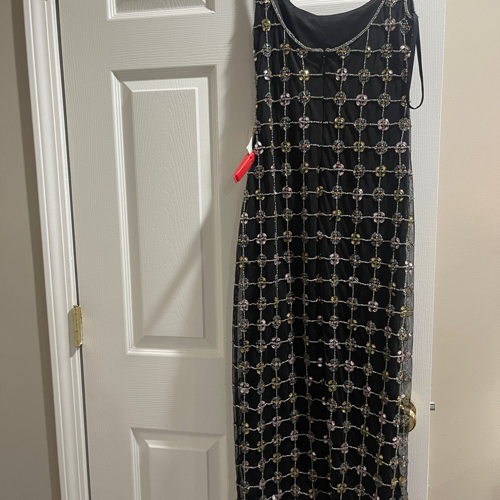 Black and White Sleeveless Scoop Neck Sheath Maxi Dress